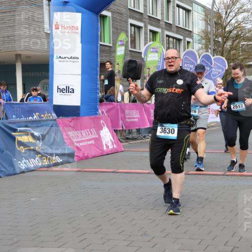 12.04.2026 - 45. Internationalen Wilhelmsburger Insellauf Strokosch-Dieckow http://msf.ph/oto/9461402 12.04.2026 13:18:42 Ziel 2516, 2517, 4031, 3694, 2018 meine-sportfotos.de