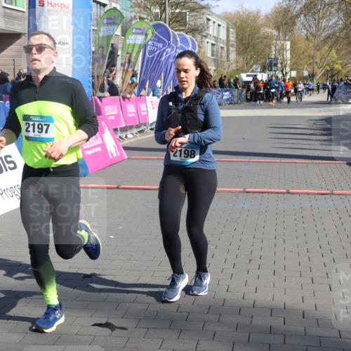 12.04.2026 - 45. Internationalen Wilhelmsburger Insellauf Strokosch-Dieckow http://msf.ph/oto/9461404 12.04.2026 10:51:11 Ziel 2198, 2197 meine-sportfotos.de