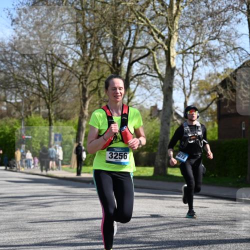 12.04.2026 - 45. Internationalen Wilhelmsburger Insellauf J. Mangold http://msf.ph/oto/9461410 12.04.2026 10:45:58 Ziel 5664, 3172, 2691, 3256, 3848, 3849, 5690, 4182, 2460, 2706, 4357, 3952, 4755, 3480, 5050, 5598, 3635, 4762, 3635, 4762, 5466, 2596, 3008, 4631, 2841, 5726, 5562, 3484 meine-sportfotos.de