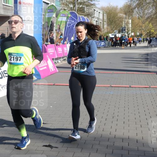 12.04.2026 - 45. Internationalen Wilhelmsburger Insellauf Strokosch-Dieckow http://msf.ph/oto/9461414 12.04.2026 10:51:11 Ziel 2198, 2197 meine-sportfotos.de