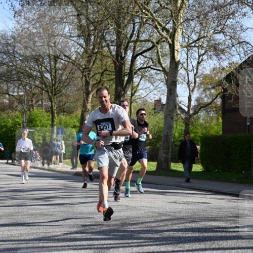 12.04.2026 - 45. Internationalen Wilhelmsburger Insellauf J. Mangold http://msf.ph/oto/9461424 12.04.2026 10:46:05 Ziel 3172, 2691, 3256, 3848, 3849, 5690, 4182, 2460, 2706, 4357, 3952, 4755, 3480, 5050, 5598, 3635, 4762, 5466, 2596, 3008, 4631, 2841, 2841, 5726, 5562, 3484, 4331, 3553, 3713, 3860, 5538, 4706 meine-sportfotos.de