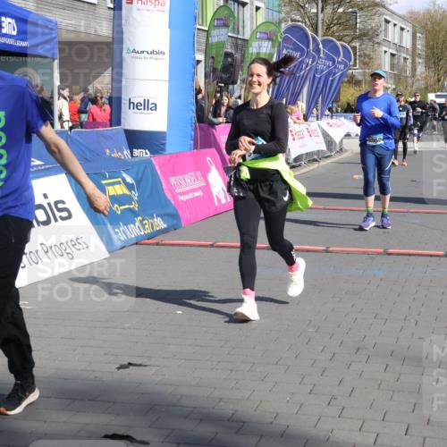 12.04.2026 - 45. Internationalen Wilhelmsburger Insellauf Strokosch-Dieckow http://msf.ph/oto/9461441 12.04.2026 11:09:24 Ziel 3748, 3701, 2050 meine-sportfotos.de