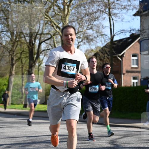 12.04.2026 - 45. Internationalen Wilhelmsburger Insellauf J. Mangold http://msf.ph/oto/9461443 12.04.2026 10:46:06 Ziel 3172, 2691, 3256, 3848, 3849, 5690, 4182, 2460, 2706, 4357, 3952, 4755, 3480, 5050, 5598, 3635, 4762, 5466, 2596, 3008, 4631, 2841, 5726, 5726, 5562, 3484, 4331, 3553, 3713, 3860, 5538, 4706, 4700 meine-sportfotos.de
