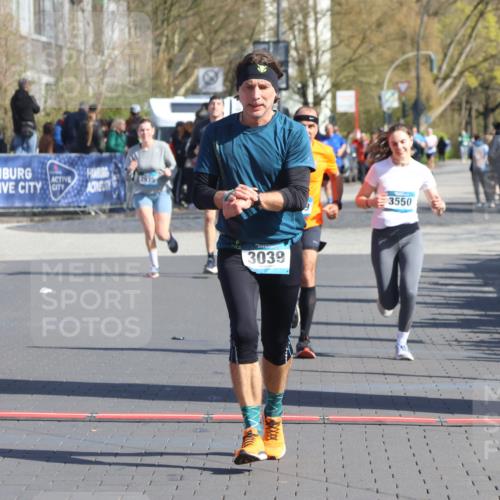 12.04.2026 - 45. Internationalen Wilhelmsburger Insellauf Strokosch-Dieckow http://msf.ph/oto/9461444 12.04.2026 10:51:22 Ziel 3039, 3550, 4659 meine-sportfotos.de