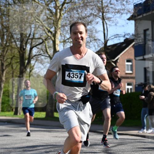 12.04.2026 - 45. Internationalen Wilhelmsburger Insellauf J. Mangold http://msf.ph/oto/9461446 12.04.2026 10:46:06 Ziel 3172, 2691, 3256, 3848, 3849, 5690, 4182, 2460, 2706, 4357, 3952, 4755, 3480, 5050, 5598, 3635, 4762, 5466, 2596, 3008, 4631, 2841, 5726, 5726, 5562, 3484, 4331, 3553, 3713, 3860, 5538, 4706, 4700 meine-sportfotos.de