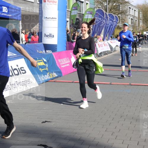 12.04.2026 - 45. Internationalen Wilhelmsburger Insellauf Strokosch-Dieckow http://msf.ph/oto/9461449 12.04.2026 11:09:24 Ziel 3748, 3701, 2050 meine-sportfotos.de