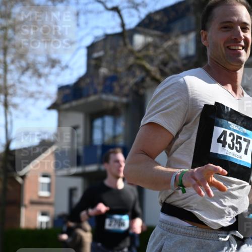 12.04.2026 - 45. Internationalen Wilhelmsburger Insellauf J. Mangold http://msf.ph/oto/9461455 12.04.2026 10:46:07 Ziel 3256, 3848, 3849, 5690, 4182, 2460, 2706, 4357, 3952, 4755, 3480, 5050, 5598, 3635, 4762, 5466, 2596, 3008, 4631, 2841, 5726, 5562, 3484, 4331, 3553, 3713, 3860, 5538, 4706, 4700, 5803 meine-sportfotos.de