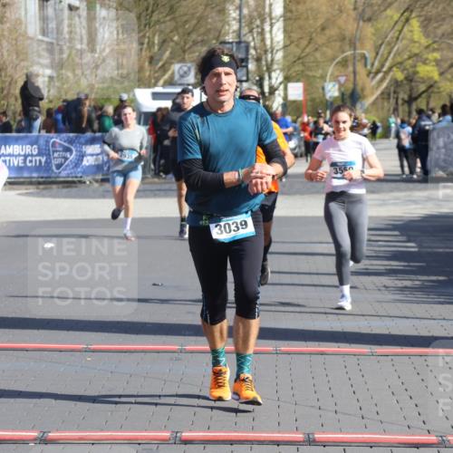 12.04.2026 - 45. Internationalen Wilhelmsburger Insellauf Strokosch-Dieckow http://msf.ph/oto/9461484 12.04.2026 10:51:22 Ziel 3039, 3550, 4659 meine-sportfotos.de