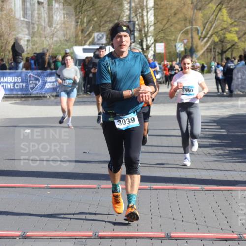 12.04.2026 - 45. Internationalen Wilhelmsburger Insellauf Strokosch-Dieckow http://msf.ph/oto/9461492 12.04.2026 10:51:22 Ziel 3039, 3550, 4659 meine-sportfotos.de