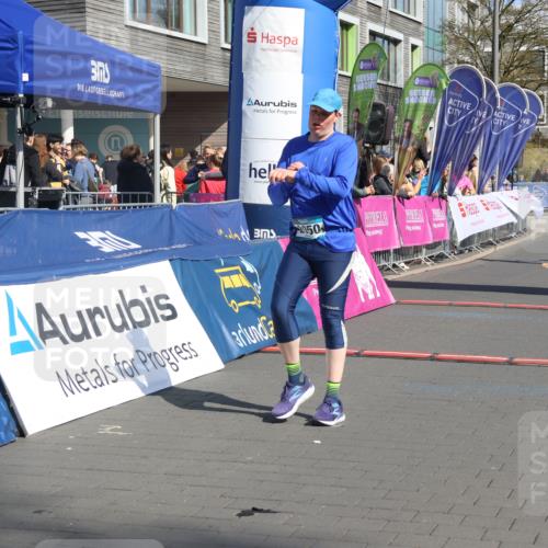 12.04.2026 - 45. Internationalen Wilhelmsburger Insellauf Strokosch-Dieckow http://msf.ph/oto/9461495 12.04.2026 11:09:26 Ziel 3701, 2050, 4406 meine-sportfotos.de