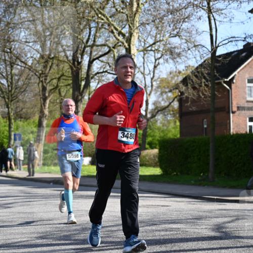 12.04.2026 - 45. Internationalen Wilhelmsburger Insellauf J. Mangold http://msf.ph/oto/9461512 12.04.2026 10:46:13 Ziel 2460, 2706, 4357, 3952, 4755, 3480, 5050, 5598, 3635, 4762, 5466, 2596, 3008, 4631, 2841, 5726, 5562, 3484, 4331, 3553, 3713, 3860, 5538, 4706, 4700, 5803, 2206, 5421, 5626, 3493, 3494, 3010, 3854 meine-sportfotos.de