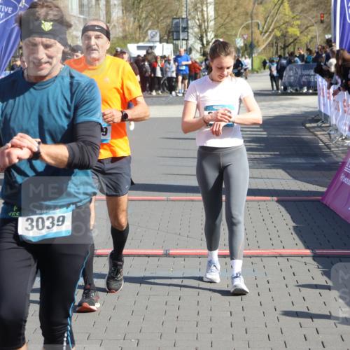 12.04.2026 - 45. Internationalen Wilhelmsburger Insellauf Strokosch-Dieckow http://msf.ph/oto/9461515 12.04.2026 10:51:26 Ziel 3039, 3550, 4659, 2935, 5823 meine-sportfotos.de