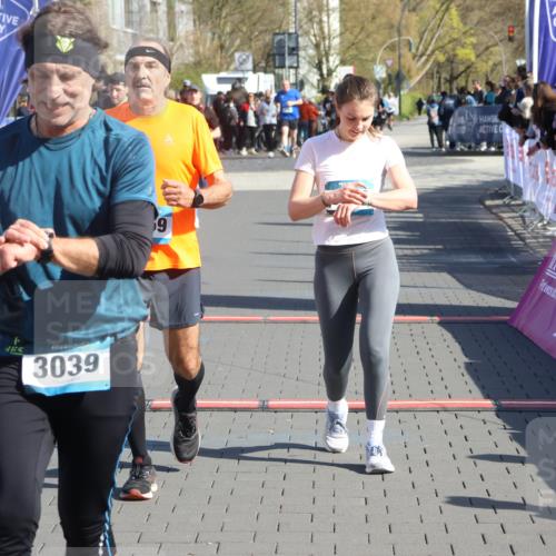 12.04.2026 - 45. Internationalen Wilhelmsburger Insellauf Strokosch-Dieckow http://msf.ph/oto/9461523 12.04.2026 10:51:26 Ziel 3039, 3550, 4659, 2935, 5823 meine-sportfotos.de