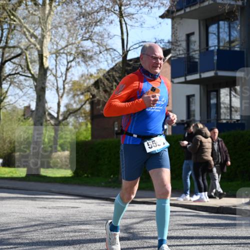 12.04.2026 - 45. Internationalen Wilhelmsburger Insellauf J. Mangold http://msf.ph/oto/9461532 12.04.2026 10:46:15 Ziel 4357, 3952, 4755, 3480, 5050, 5598, 3635, 4762, 5466, 2596, 3008, 4631, 2841, 5726, 5562, 3484, 4331, 3553, 3713, 3860, 5538, 4706, 4700, 5803, 2206, 5421, 5626, 3493, 3494, 3010, 3854, 2393, 2845 meine-sportfotos.de