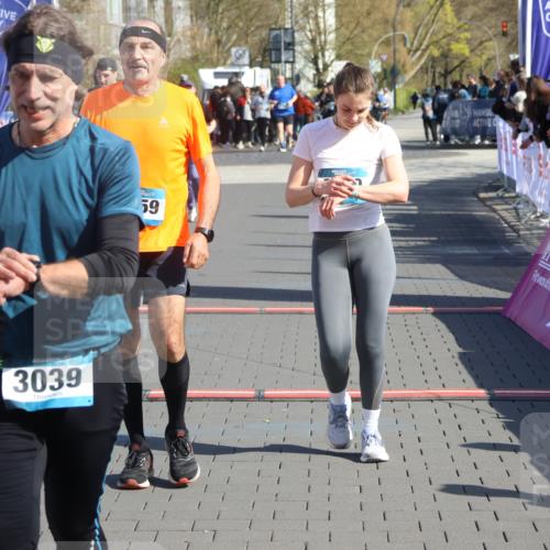12.04.2026 - 45. Internationalen Wilhelmsburger Insellauf Strokosch-Dieckow http://msf.ph/oto/9461539 12.04.2026 10:51:26 Ziel 3039, 3550, 4659, 2935, 5823 meine-sportfotos.de