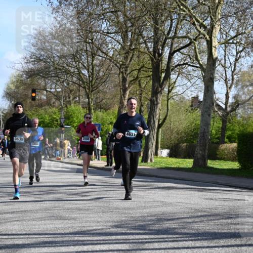 12.04.2026 - 45. Internationalen Wilhelmsburger Insellauf J. Mangold http://msf.ph/oto/9461553 12.04.2026 10:46:24 Ziel 4755, 3480, 5050, 5598, 3635, 4762, 5466, 2596, 3008, 4631, 2841, 5726, 5562, 3484, 4331, 3553, 3713, 3713, 3860, 5538, 4706, 4700, 5803, 2206, 5421, 5626, 3493, 3494, 3493, 3494, 3010, 3854, 2393, 2845, 3332, 3349, 4297, 3830 meine-sportfotos.de