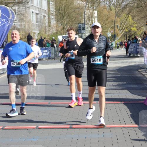 12.04.2026 - 45. Internationalen Wilhelmsburger Insellauf Strokosch-Dieckow http://msf.ph/oto/9461586 12.04.2026 10:51:38 Ziel 5618, 4756, 2506, 3996, 5608 meine-sportfotos.de