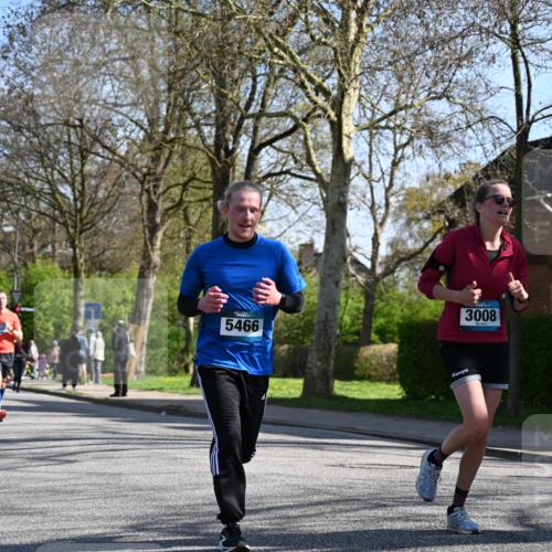 12.04.2026 - 45. Internationalen Wilhelmsburger Insellauf J. Mangold http://msf.ph/oto/9461587 12.04.2026 10:46:27 Ziel 5050, 5598, 3635, 4762, 5466, 2596, 3008, 4631, 2841, 5726, 5562, 3484, 4331, 3553, 3713, 3860, 5538, 4706, 4700, 5803, 2206, 5421, 5626, 3493, 3494, 3010, 3854, 2393, 2845, 2393, 2845, 3332, 3349, 4297, 3830, 3098, 5445 meine-sportfotos.de