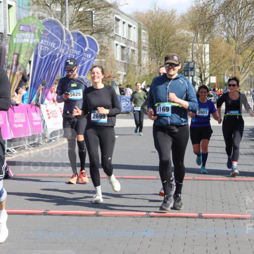 12.04.2026 - 45. Internationalen Wilhelmsburger Insellauf Strokosch-Dieckow http://msf.ph/oto/9461588 12.04.2026 11:09:33 Ziel 4406, 3169, 2699, 3005, 5629, 2620, 2601 meine-sportfotos.de