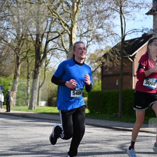 12.04.2026 - 45. Internationalen Wilhelmsburger Insellauf J. Mangold http://msf.ph/oto/9461593 12.04.2026 10:46:27 Ziel 5050, 5598, 3635, 4762, 5466, 2596, 3008, 4631, 2841, 5726, 5562, 3484, 4331, 3553, 3713, 3860, 5538, 4706, 4700, 5803, 2206, 5421, 5626, 3493, 3494, 3010, 3854, 2393, 2845, 2393, 2845, 3332, 3349, 4297, 3830, 3098, 5445 meine-sportfotos.de