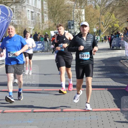 12.04.2026 - 45. Internationalen Wilhelmsburger Insellauf Strokosch-Dieckow http://msf.ph/oto/9461595 12.04.2026 10:51:39 Ziel 5618, 4756, 2506, 3996, 5608, 2598 meine-sportfotos.de