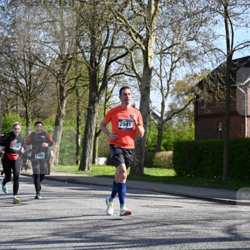 12.04.2026 - 45. Internationalen Wilhelmsburger Insellauf J. Mangold http://msf.ph/oto/9461603 12.04.2026 10:46:31 Ziel 3635, 4762, 5466, 2596, 3008, 4631, 2841, 5726, 5562, 3484, 4331, 3553, 3713, 3860, 5538, 4706, 4700, 5803, 5803, 2206, 5421, 5626, 3493, 3494, 3010, 3854, 2393, 2845, 3332, 3349, 4297, 3830, 3098, 5445, 4992, 3450 meine-sportfotos.de