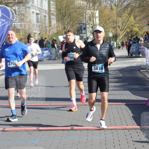 12.04.2026 - 45. Internationalen Wilhelmsburger Insellauf Strokosch-Dieckow http://msf.ph/oto/9461607 12.04.2026 10:51:39 Ziel 5618, 4756, 2506, 3996, 5608, 2598 meine-sportfotos.de