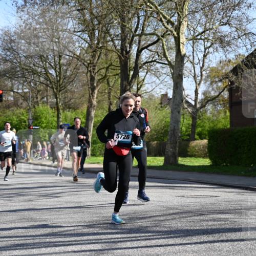 12.04.2026 - 45. Internationalen Wilhelmsburger Insellauf J. Mangold http://msf.ph/oto/9461621 12.04.2026 10:46:32 Ziel 3635, 4762, 5466, 2596, 3008, 4631, 2841, 5726, 5562, 3484, 4331, 3553, 3713, 3860, 5538, 4706, 4700, 5803, 2206, 5421, 5626, 3493, 3494, 3010, 3854, 2393, 2845, 3332, 3349, 4297, 3830, 3098, 5445, 4992, 3450, 5054 meine-sportfotos.de