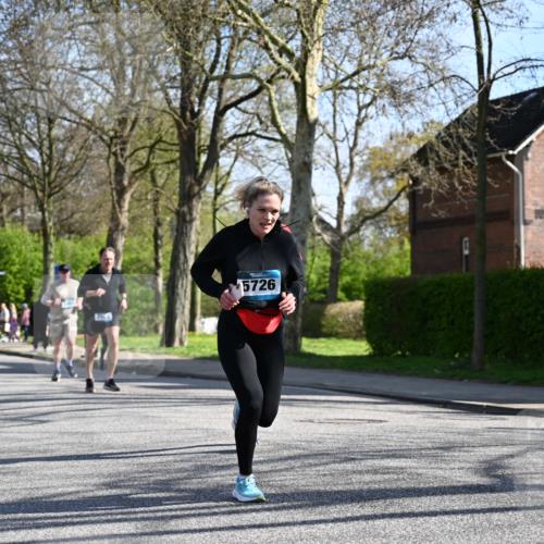 12.04.2026 - 45. Internationalen Wilhelmsburger Insellauf J. Mangold http://msf.ph/oto/9461627 12.04.2026 10:46:32 Ziel 3635, 4762, 5466, 2596, 3008, 4631, 2841, 5726, 5562, 3484, 4331, 3553, 3713, 3860, 5538, 4706, 4700, 5803, 2206, 5421, 5626, 3493, 3494, 3010, 3854, 2393, 2845, 3332, 3349, 4297, 3830, 3098, 5445, 4992, 3450, 5054 meine-sportfotos.de