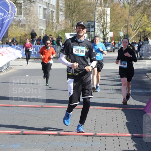 12.04.2026 - 45. Internationalen Wilhelmsburger Insellauf Strokosch-Dieckow http://msf.ph/oto/9461632 12.04.2026 10:51:44 Ziel 3996, 5608, 2598, 3049, 4263 meine-sportfotos.de