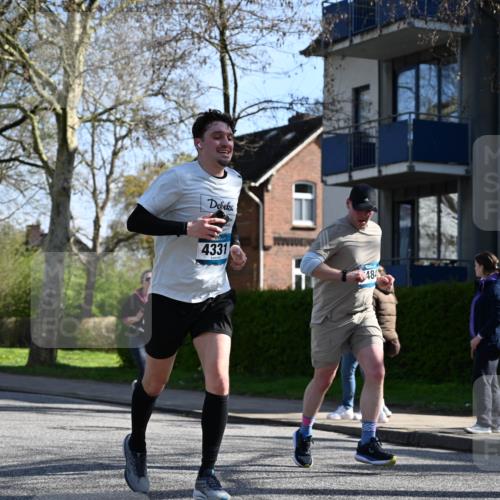 12.04.2026 - 45. Internationalen Wilhelmsburger Insellauf J. Mangold http://msf.ph/oto/9461660 12.04.2026 10:46:37 Ziel 3008, 4631, 2841, 5726, 5562, 3484, 4331, 3553, 3713, 3860, 5538, 4706, 4700, 5803, 2206, 5421, 5626, 3493, 3494, 3010, 3854, 3010, 3854, 2393, 2845, 3332, 3349, 4297, 3830, 3098, 5445, 3098, 5445, 4992, 3450, 5054 meine-sportfotos.de