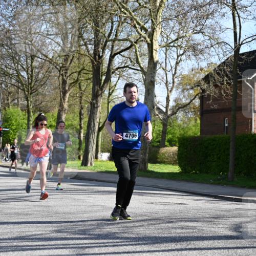 12.04.2026 - 45. Internationalen Wilhelmsburger Insellauf J. Mangold http://msf.ph/oto/9461664 12.04.2026 10:46:40 Ziel 2841, 5726, 5562, 3484, 4331, 3553, 3713, 3860, 5538, 4706, 4700, 5803, 2206, 5421, 5626, 3493, 3494, 3010, 3854, 2393, 2845, 3332, 3349, 3332, 3349, 4297, 3830, 3098, 5445, 4992, 3450, 5054 meine-sportfotos.de