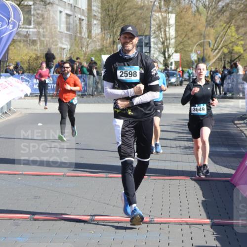 12.04.2026 - 45. Internationalen Wilhelmsburger Insellauf Strokosch-Dieckow http://msf.ph/oto/9461665 12.04.2026 10:51:44 Ziel 3996, 5608, 2598, 3049, 4263 meine-sportfotos.de