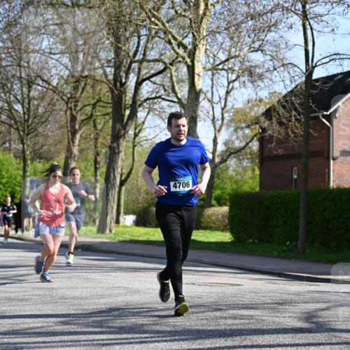 12.04.2026 - 45. Internationalen Wilhelmsburger Insellauf J. Mangold http://msf.ph/oto/9461667 12.04.2026 10:46:40 Ziel 2841, 5726, 5562, 3484, 4331, 3553, 3713, 3860, 5538, 4706, 4700, 5803, 2206, 5421, 5626, 3493, 3494, 3010, 3854, 2393, 2845, 3332, 3349, 3332, 3349, 4297, 3830, 3098, 5445, 4992, 3450, 5054 meine-sportfotos.de