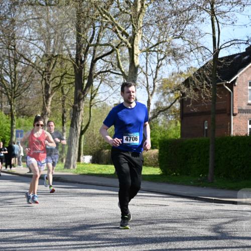 12.04.2026 - 45. Internationalen Wilhelmsburger Insellauf J. Mangold http://msf.ph/oto/9461668 12.04.2026 10:46:41 Ziel 2841, 5726, 5562, 3484, 4331, 3553, 3713, 3860, 5538, 4706, 4700, 5803, 2206, 5421, 5626, 3493, 3494, 3010, 3854, 2393, 2845, 3332, 3349, 4297, 4297, 3830, 3098, 5445, 4992, 4992, 3450, 5054 meine-sportfotos.de