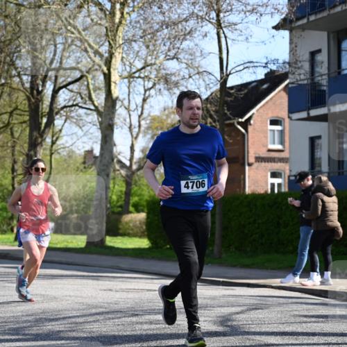 12.04.2026 - 45. Internationalen Wilhelmsburger Insellauf J. Mangold http://msf.ph/oto/9461681 12.04.2026 10:46:41 Ziel 2841, 5726, 5562, 3484, 4331, 3553, 3713, 3860, 5538, 4706, 4700, 5803, 2206, 5421, 5626, 3493, 3494, 3010, 3854, 2393, 2845, 3332, 3349, 4297, 4297, 3830, 3098, 5445, 4992, 4992, 3450, 5054 meine-sportfotos.de