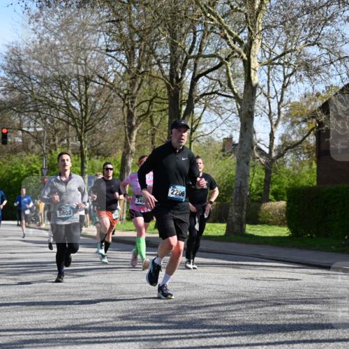 12.04.2026 - 45. Internationalen Wilhelmsburger Insellauf J. Mangold http://msf.ph/oto/9461686 12.04.2026 10:46:45 Ziel 5562, 3484, 4331, 3553, 3713, 3860, 5538, 4706, 4700, 5803, 2206, 5421, 5626, 3493, 3494, 3010, 3854, 2393, 2845, 3332, 3349, 4297, 3830, 3098, 5445, 4992, 3450, 5054 meine-sportfotos.de