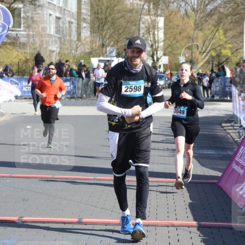 12.04.2026 - 45. Internationalen Wilhelmsburger Insellauf Strokosch-Dieckow http://msf.ph/oto/9461709 12.04.2026 10:51:44 Ziel 3996, 5608, 2598, 3049, 4263 meine-sportfotos.de