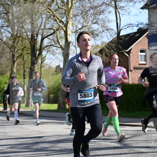 12.04.2026 - 45. Internationalen Wilhelmsburger Insellauf J. Mangold http://msf.ph/oto/9461713 12.04.2026 10:46:47 Ziel 3484, 4331, 3553, 3713, 3860, 5538, 4706, 4700, 5803, 2206, 5421, 5626, 3493, 3494, 3010, 3854, 2393, 2845, 3332, 3349, 4297, 3830, 3830, 3098, 5445, 4992, 3450, 5054 meine-sportfotos.de