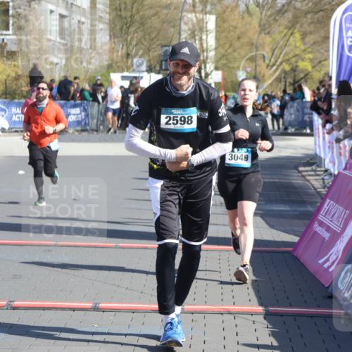12.04.2026 - 45. Internationalen Wilhelmsburger Insellauf Strokosch-Dieckow http://msf.ph/oto/9461749 12.04.2026 10:51:45 Ziel 3996, 5608, 2598, 3049, 4263, 5769 meine-sportfotos.de