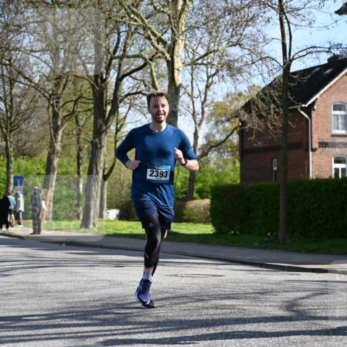 12.04.2026 - 45. Internationalen Wilhelmsburger Insellauf J. Mangold http://msf.ph/oto/9461753 12.04.2026 10:46:51 Ziel 3860, 5538, 4706, 4700, 5803, 2206, 5421, 5626, 3493, 3494, 3010, 3854, 2393, 2845, 3332, 3349, 4297, 3830, 3098, 5445, 4992, 3450, 5054, 2358, 4932 meine-sportfotos.de