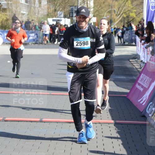 12.04.2026 - 45. Internationalen Wilhelmsburger Insellauf Strokosch-Dieckow http://msf.ph/oto/9461778 12.04.2026 10:51:45 Ziel 3996, 5608, 2598, 3049, 4263, 5769 meine-sportfotos.de