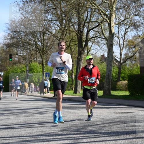 12.04.2026 - 45. Internationalen Wilhelmsburger Insellauf J. Mangold http://msf.ph/oto/9461784 12.04.2026 10:46:57 Ziel 2206, 5421, 5626, 3493, 3494, 3010, 3854, 2393, 2845, 3332, 3349, 4297, 3830, 3098, 5445, 4992, 3450, 5054, 2358, 4932, 4402, 4367 meine-sportfotos.de