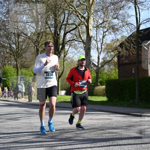 12.04.2026 - 45. Internationalen Wilhelmsburger Insellauf J. Mangold http://msf.ph/oto/9461790 12.04.2026 10:46:57 Ziel 2206, 5421, 5626, 3493, 3494, 3010, 3854, 2393, 2845, 3332, 3349, 4297, 3830, 3098, 5445, 4992, 3450, 5054, 2358, 4932, 4402, 4367 meine-sportfotos.de