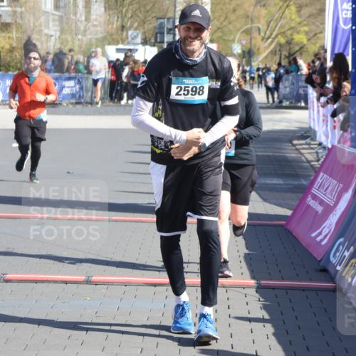 12.04.2026 - 45. Internationalen Wilhelmsburger Insellauf Strokosch-Dieckow http://msf.ph/oto/9461792 12.04.2026 10:51:45 Ziel 3996, 5608, 2598, 3049, 4263, 5769 meine-sportfotos.de