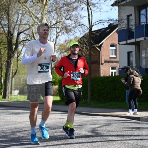 12.04.2026 - 45. Internationalen Wilhelmsburger Insellauf J. Mangold http://msf.ph/oto/9461806 12.04.2026 10:46:58 Ziel 2206, 5421, 5626, 3493, 3494, 3010, 3854, 2393, 2845, 3332, 3349, 4297, 3830, 3098, 5445, 4992, 3450, 5054, 2358, 4932, 4402, 4367, 4181 meine-sportfotos.de