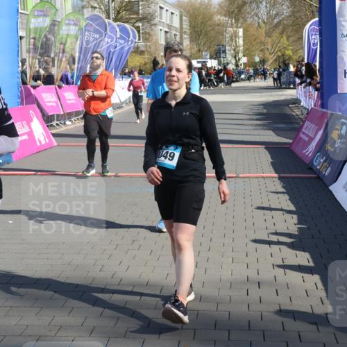 12.04.2026 - 45. Internationalen Wilhelmsburger Insellauf Strokosch-Dieckow http://msf.ph/oto/9461814 12.04.2026 10:51:49 Ziel 3049, 4263, 5769, 3572 meine-sportfotos.de