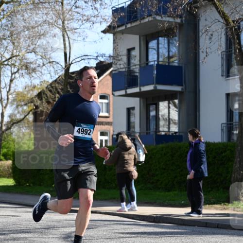 12.04.2026 - 45. Internationalen Wilhelmsburger Insellauf J. Mangold http://msf.ph/oto/9461816 12.04.2026 10:47:05 Ziel 3332, 3349, 4297, 3830, 3098, 5445, 4992, 3450, 5054, 2358, 4932, 4402, 4367, 4181, 5272, 3174, 4360, 4539 meine-sportfotos.de