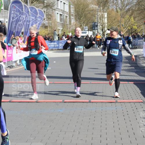 12.04.2026 - 45. Internationalen Wilhelmsburger Insellauf Strokosch-Dieckow http://msf.ph/oto/9461819 12.04.2026 11:09:57 Ziel 2612, 3382, 4081, 3383, 2238 meine-sportfotos.de