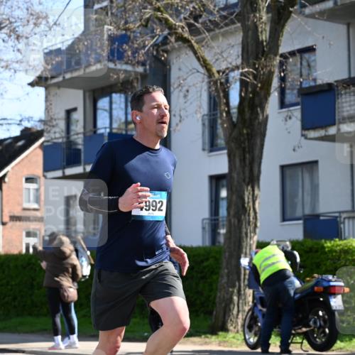 12.04.2026 - 45. Internationalen Wilhelmsburger Insellauf J. Mangold http://msf.ph/oto/9461825 12.04.2026 10:47:06 Ziel 4297, 3830, 3098, 5445, 4992, 3450, 5054, 2358, 4932, 4402, 4367, 4181, 5272, 3174, 4360, 4539, 3762 meine-sportfotos.de